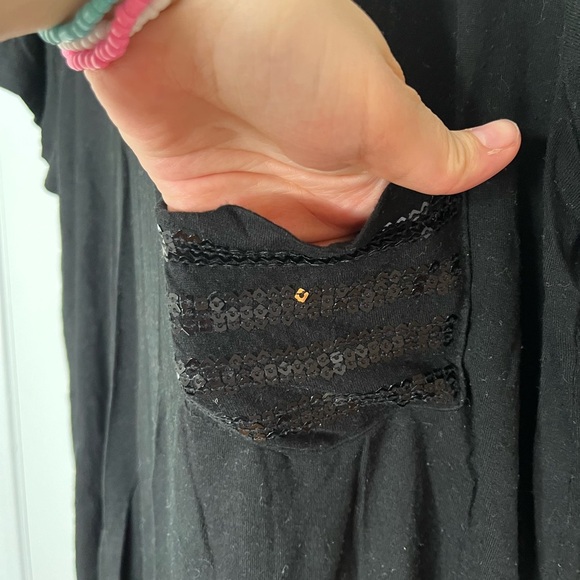Gap Slouchy Sequin-Pocket T-Shirt​ - Picture 2 of 2
